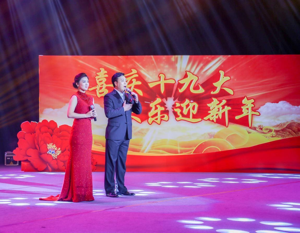 男女声歌曲《不忘初心》    表演：杨冲   武装