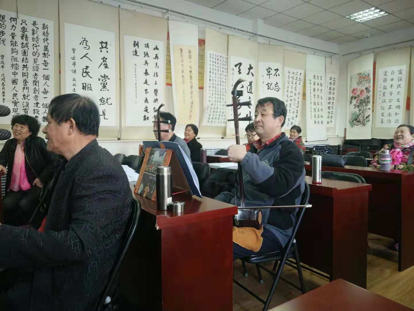 乐队在配合中