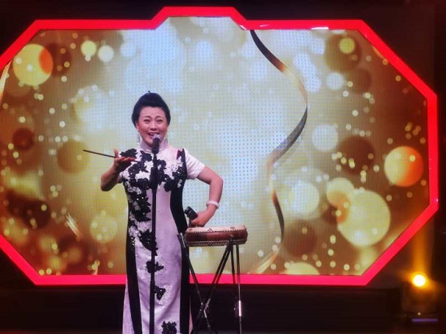 京韵大鼓：《一声祝福 》《战疫凯歌》演唱者：杨菲（张正晔摄）