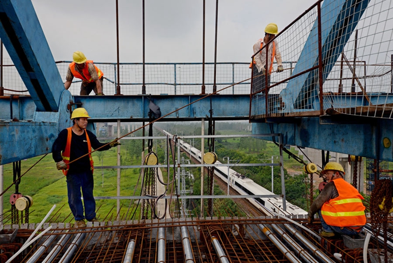 高铁建设者 吴宗宝 摄