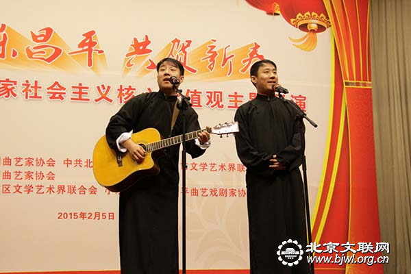 郭阳、郭亮表演相声《音乐达人》