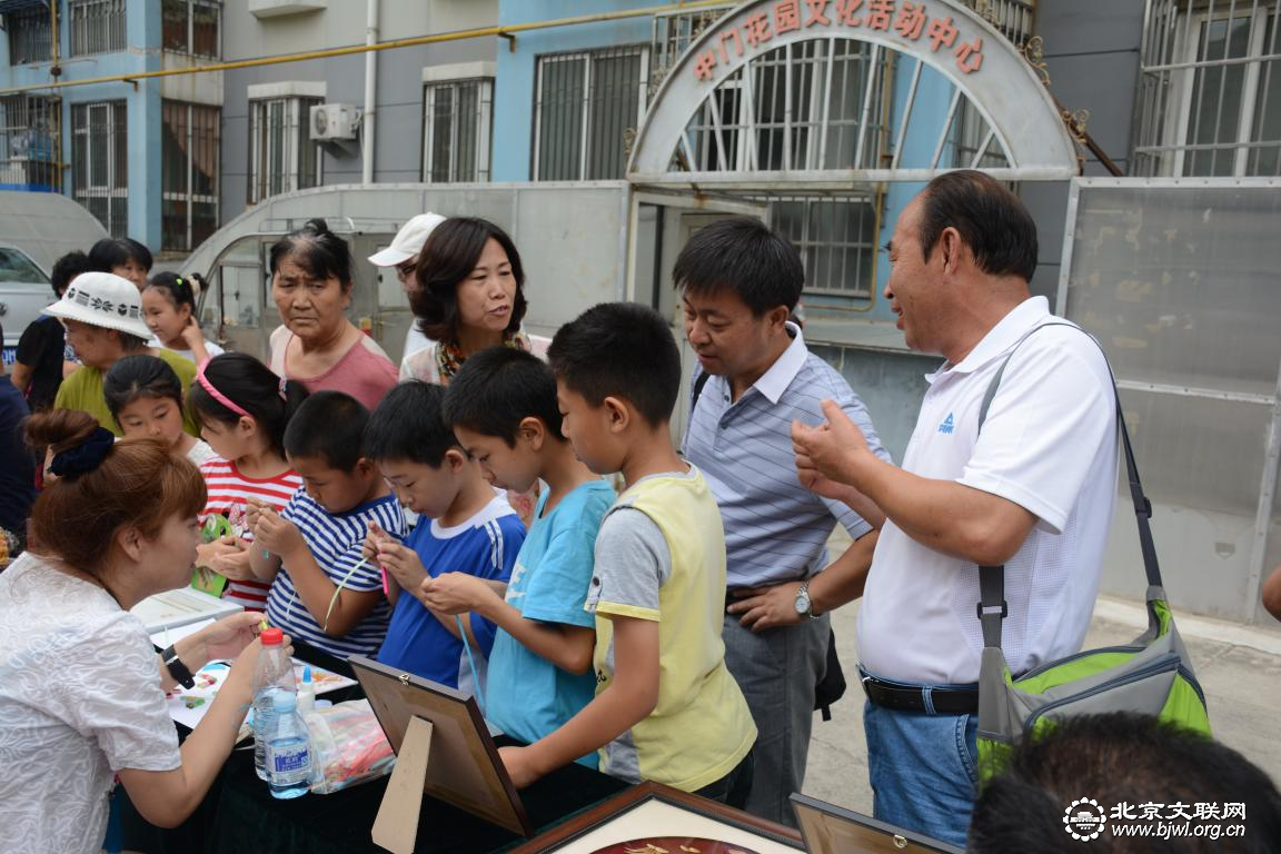 社区居民积极学习传统文化