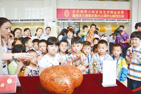 03 北京燕京八绝宫廷艺术精品展让库区人民大饱眼福