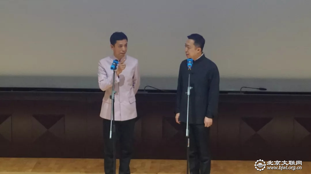 贾旭明、李菁表演相声《学说北京话》.jpg