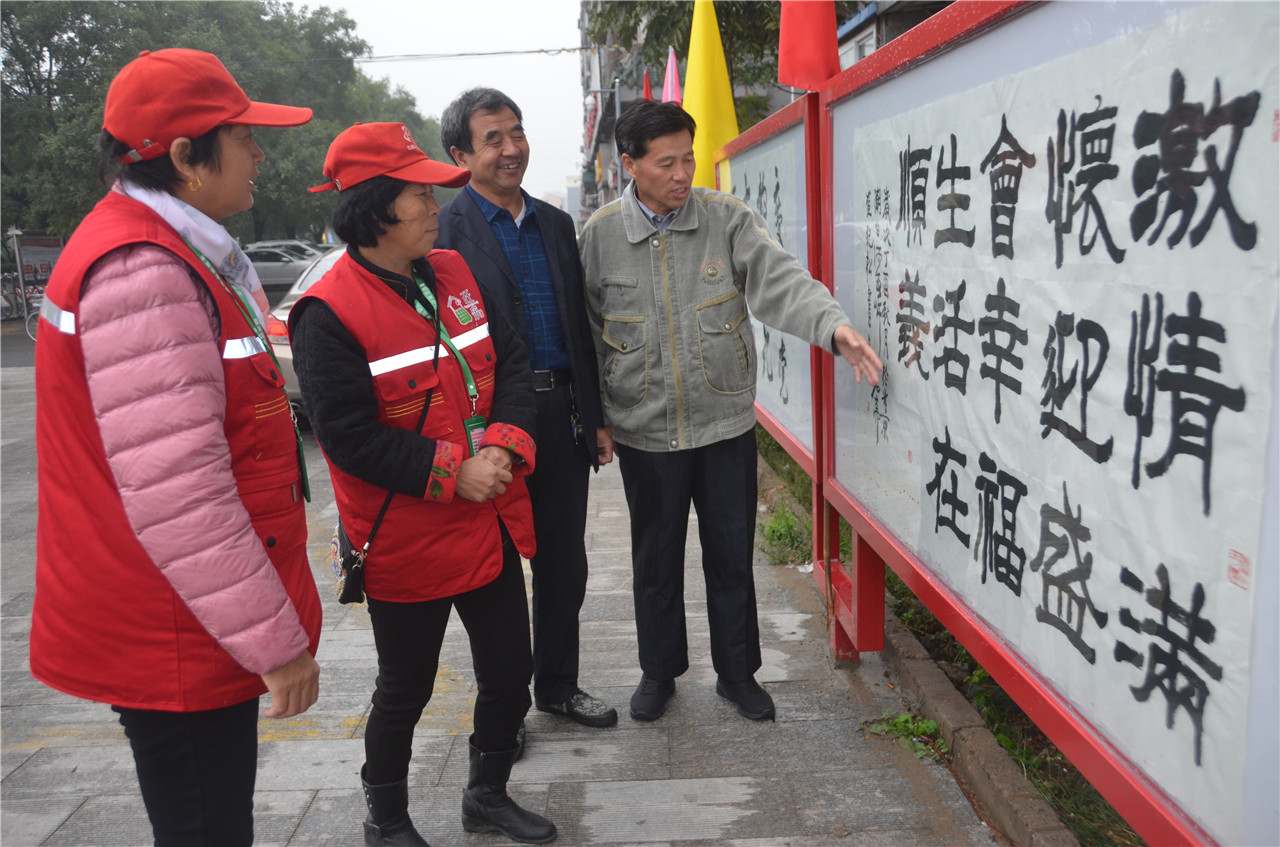 书家写情怀，居民乐开怀