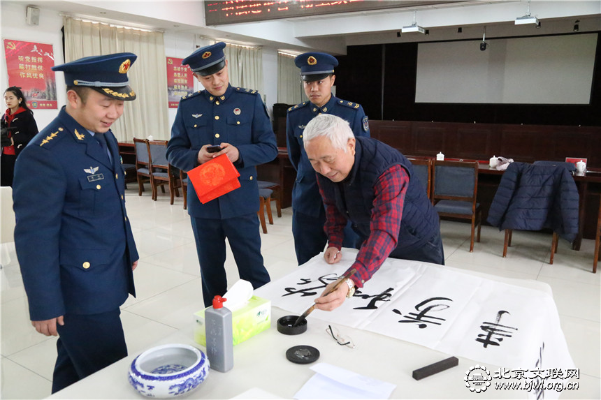 1月24日”书法进军营翰墨鼓士气“怀柔区文联送祝福进军营活动 (197)