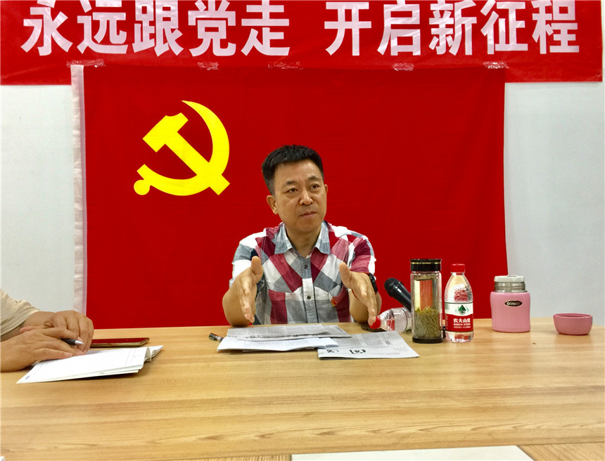 1-区文联党组书记、常务副主席彭天和讲主题党课（孙哲摄）