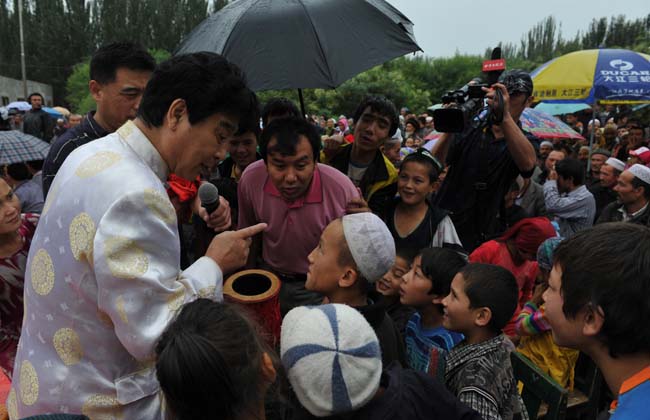 图集：北京市文联组织首都文艺家赴新疆和田慰问演出(6/13)